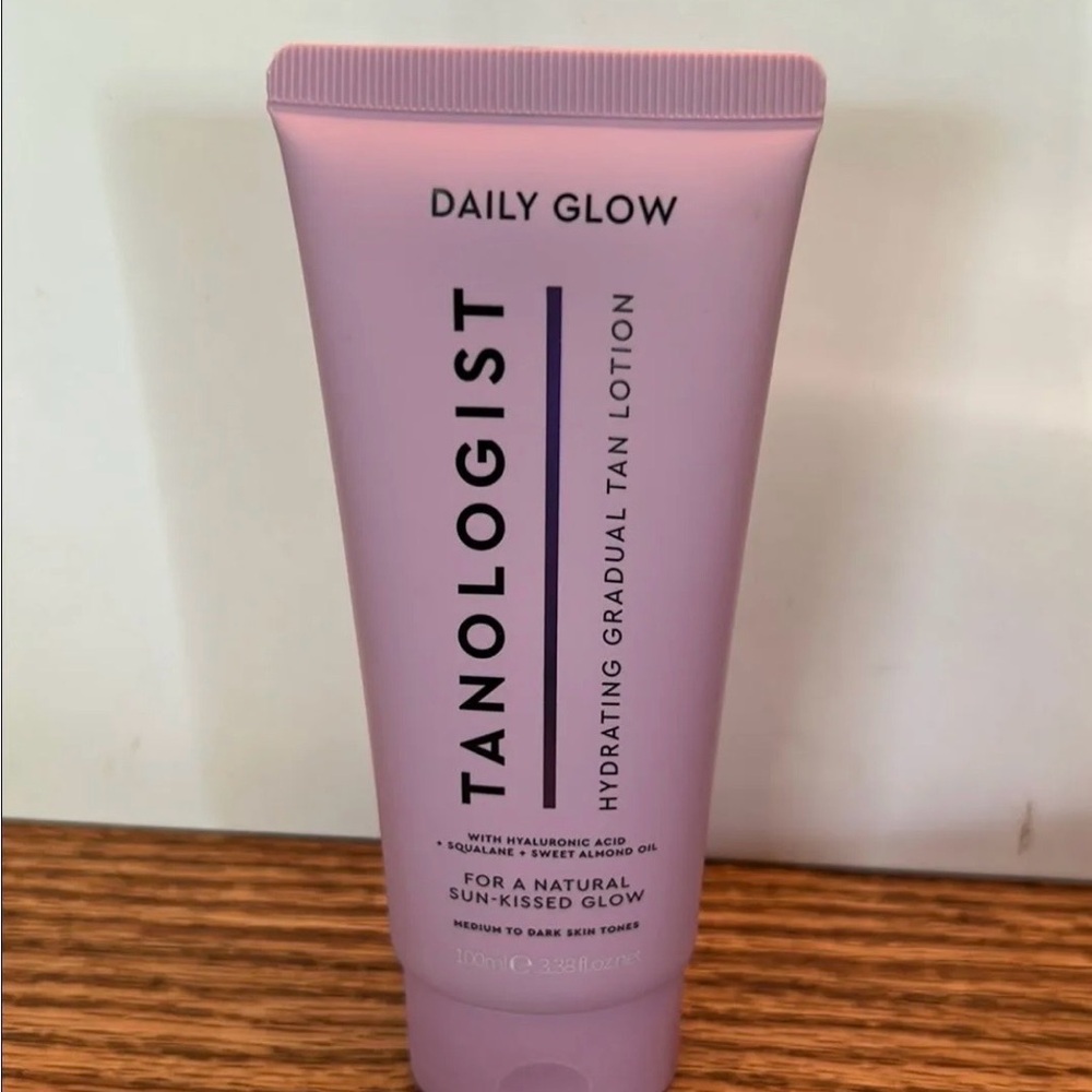 Tanologist Daily Glow Hydrating Tan Lotion